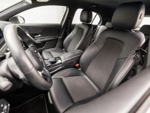 Mercedes-Benz A-Klasse 200 Sport 164Pk Automaat (GROOT NAVI, CAMERA, LEDER, STOELVERWARMING, SPORTSTOELEN, CRUISE, PARKE... ActivLease financial lease