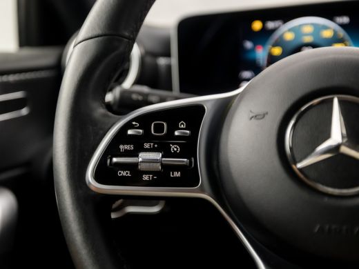 Mercedes-Benz A-Klasse 200 Sport 164Pk Automaat (GROOT NAVI, CAMERA, LEDER, STOELVERWARMING, SPORTSTOELEN, CRUISE, PARKE... ActivLease financial lease