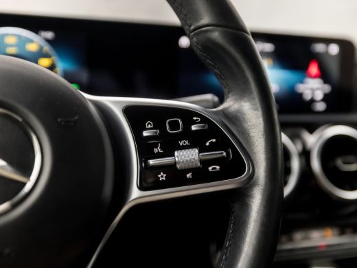 Mercedes-Benz A-Klasse 200 Sport 164Pk Automaat (GROOT NAVI, CAMERA, LEDER, STOELVERWARMING, SPORTSTOELEN, CRUISE, PARKE... ActivLease financial lease