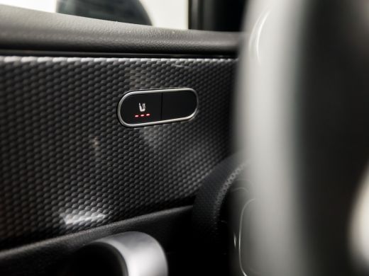 Mercedes-Benz A-Klasse 200 Sport 164Pk Automaat (GROOT NAVI, CAMERA, LEDER, STOELVERWARMING, SPORTSTOELEN, CRUISE, PARKE... ActivLease financial lease