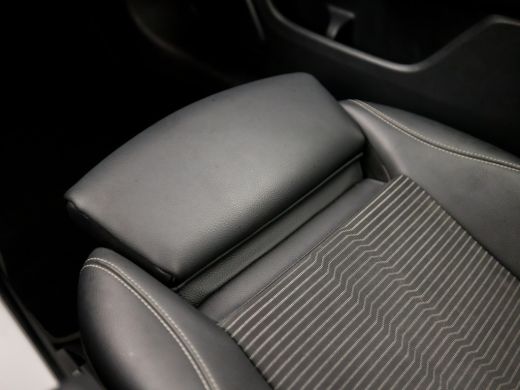Mercedes-Benz A-Klasse 200 Sport 164Pk Automaat (GROOT NAVI, CAMERA, LEDER, STOELVERWARMING, SPORTSTOELEN, CRUISE, PARKE... ActivLease financial lease