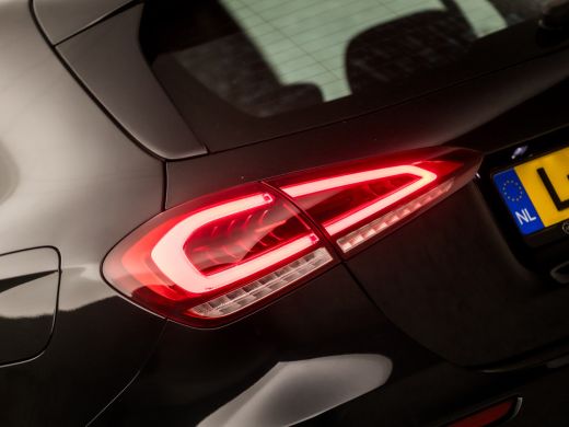Mercedes-Benz A-Klasse 200 Sport 164Pk Automaat (GROOT NAVI, CAMERA, LEDER, STOELVERWARMING, SPORTSTOELEN, CRUISE, PARKE... ActivLease financial lease