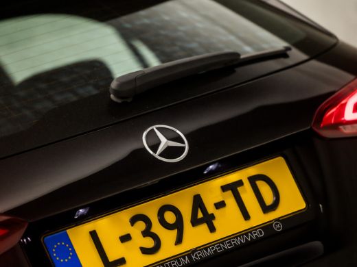 Mercedes-Benz A-Klasse 200 Sport 164Pk Automaat (GROOT NAVI, CAMERA, LEDER, STOELVERWARMING, SPORTSTOELEN, CRUISE, PARKE... ActivLease financial lease