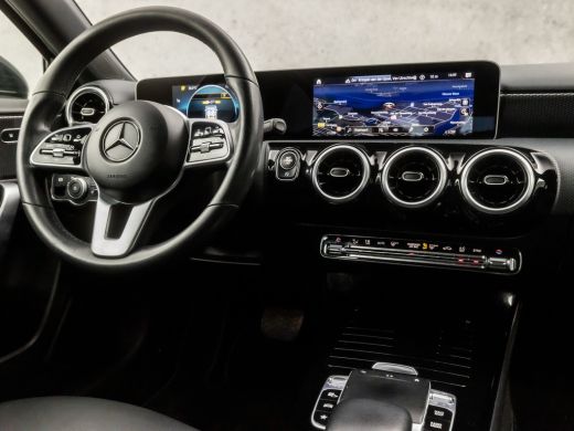 Mercedes-Benz A-Klasse 200 Sport 164Pk Automaat (GROOT NAVI, CAMERA, LEDER, STOELVERWARMING, SPORTSTOELEN, CRUISE, PARKE... ActivLease financial lease