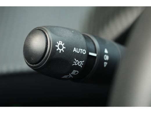Peugeot 208 1.2 Hybrid 100 e-DCS6 Allure | Drive Assist | Camera | Adapt. Cruise | Carplay | Stoelverwarming ... ActivLease financial lease