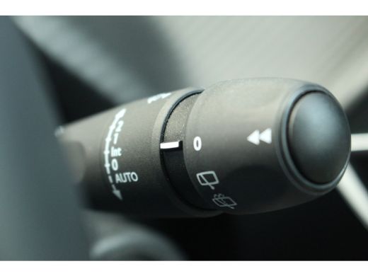 Peugeot 208 1.2 Hybrid 100 e-DCS6 Allure | Drive Assist | Camera | Adapt. Cruise | Carplay | Stoelverwarming ... ActivLease financial lease