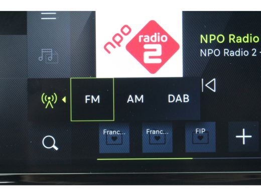 Peugeot 208 1.2 Hybrid 100 e-DCS6 Allure | Drive Assist | Camera | Adapt. Cruise | Carplay | Stoelverwarming ... ActivLease financial lease