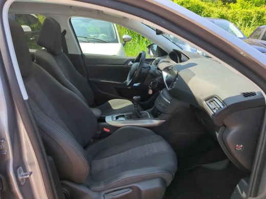 Peugeot 308 1.2 PureTech Allure ActivLease financial lease