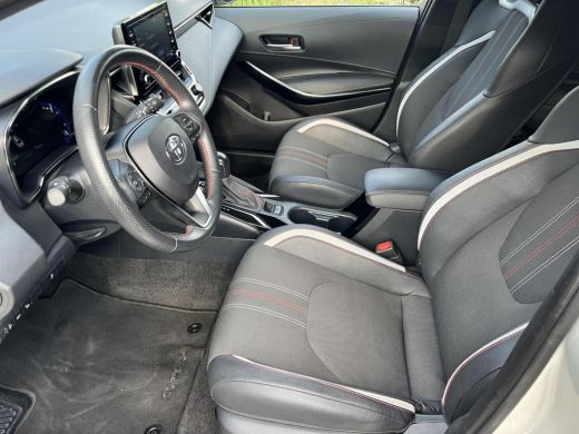 Toyota Corolla Touring Sports 1.8 Hybrid GR-Sport | Bi-tone lak | Trekhaak | Parkeersensoren | Carplay | ActivLease financial lease