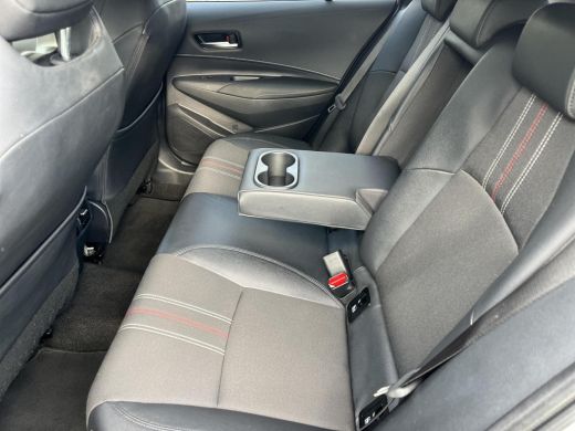 Toyota Corolla Touring Sports 1.8 Hybrid GR-Sport | Bi-tone lak | Trekhaak | Parkeersensoren | Carplay | ActivLease financial lease