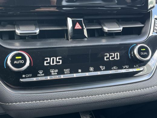Toyota Corolla Touring Sports 1.8 Hybrid GR-Sport | Bi-tone lak | Trekhaak | Parkeersensoren | Carplay | ActivLease financial lease