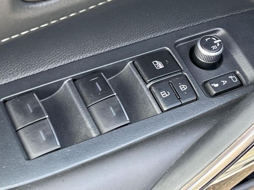 Toyota Corolla Touring Sports 1.8 Hybrid GR-Sport | Bi-tone lak | Trekhaak | Parkeersensoren | Carplay | ActivLease financial lease
