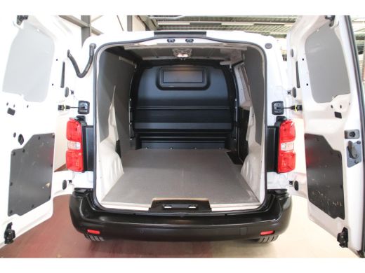 Toyota ProAce 2.0 D-4D L2H1 146PK CARPLAY ActivLease financial lease