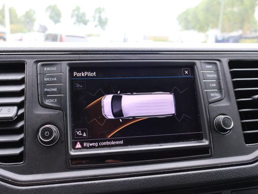 Volkswagen Crafter 35 2.0 TDI 140 PK DSG L3H3 + 3000 KG TREKHAAK | CAMERA | APPLE CARPLAY | NAVIGATIE ActivLease financial lease