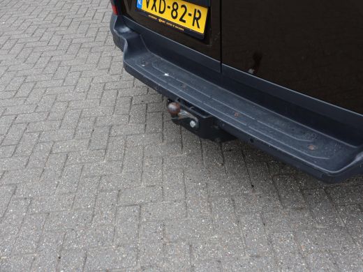 Volkswagen Crafter 35 2.0 TDI 140 PK DSG L3H3 + 3000 KG TREKHAAK | CAMERA | APPLE CARPLAY | NAVIGATIE ActivLease financial lease