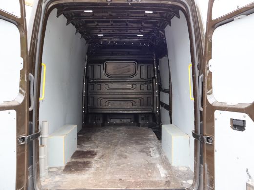 Volkswagen Crafter 35 2.0 TDI 140 PK DSG L3H3 + 3000 KG TREKHAAK | CAMERA | APPLE CARPLAY | NAVIGATIE ActivLease financial lease