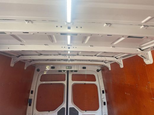 Volkswagen Crafter 35 2.0 TDI L3H3 Trendline | 140Pk | Trekhaak | A-Camera | Betimmering | Navi | Cruise | ActivLease financial lease
