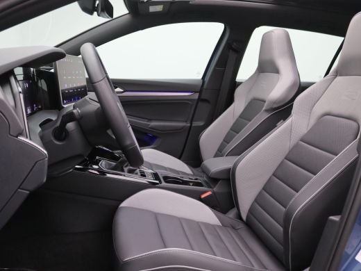 Volkswagen Golf 1.5 eTSI R-Line Edition 150PK matrix led, trekhaak, panoramadak, keyless, stoelventilatie , stuur... ActivLease financial lease