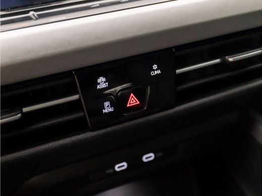 Volkswagen Golf 1.5 TSI Sport (4 CILINDER, APPLE CARPLAY, GROOT NAVI, MEMORY SEATS, ALCANTARA, STUUR/STOELVERWARM... ActivLease financial lease