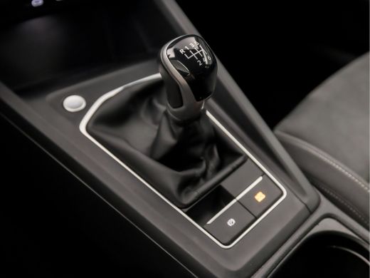 Volkswagen Golf 1.5 TSI Sport (4 CILINDER, APPLE CARPLAY, GROOT NAVI, MEMORY SEATS, ALCANTARA, STUUR/STOELVERWARM... ActivLease financial lease