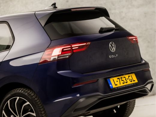 Volkswagen Golf 1.5 TSI Sport (4 CILINDER, APPLE CARPLAY, GROOT NAVI, MEMORY SEATS, ALCANTARA, STUUR/STOELVERWARM... ActivLease financial lease
