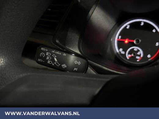 Volkswagen Transporter 2.0 TDI 150pk L2H1 Euro6 Airco | 2500kg Trekhaak | 2x Zijdeur | Camera | Bijrijdersbank | Navigat... ActivLease financial lease