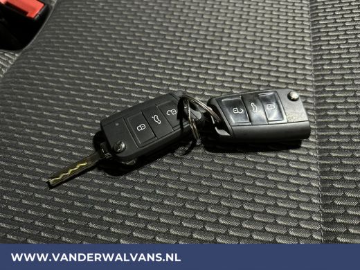 Volkswagen Transporter 2.0 TDI 150pk L2H1 Euro6 Airco | 2500kg Trekhaak | 2x Zijdeur | Camera | Bijrijdersbank | Navigat... ActivLease financial lease