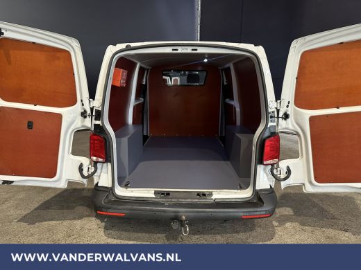 Volkswagen Transporter 2.0 TDI 150pk L2H1 Euro6 Airco | 2500kg Trekhaak | 2x Zijdeur | Camera | Bijrijdersbank | Navigat... ActivLease financial lease