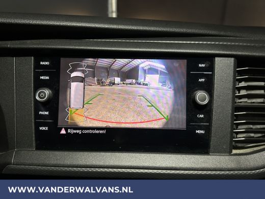 Volkswagen Transporter 2.0 TDI 150pk L2H1 Euro6 Airco | 2500kg Trekhaak | 2x Zijdeur | Camera | Bijrijdersbank | Navigat... ActivLease financial lease