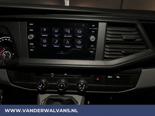 Volkswagen Transporter 2.0 TDI 150pk L2H1 Euro6 Airco | 2500kg Trekhaak | 2x Zijdeur | Camera | Bijrijdersbank | Navigat... ActivLease financial lease