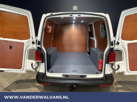Volkswagen Transporter 2.0 TDI L2H1 Euro6 Airco | Apple Carplay | Cruisecontrol | Camera | Trekhaak Android auto, Parkee... ActivLease financial lease