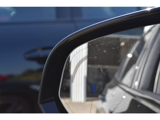 Volvo  V60 2.0 T6 Recharge AWD R-Design | UNIEK - NieuwLeder! | LageKM! | Trekhaak | Adap. Cruise | Stoel/St... ActivLease financial lease