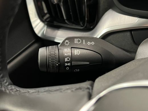 Volvo  V60 B3 Essential Edition | Achterbank verwarmd | Achteruitrijcamera | Cruise control adaptief met Sto... ActivLease financial lease