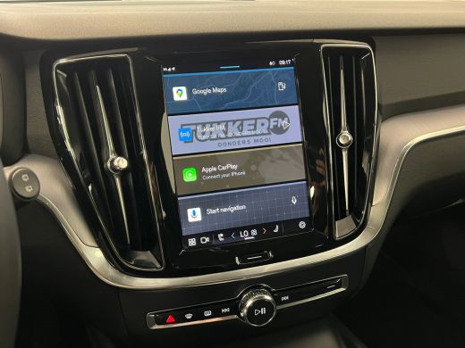 Volvo  V60 B3 Essential Edition | Achterbank verwarmd | Achteruitrijcamera | Cruise control adaptief met Sto... ActivLease financial lease
