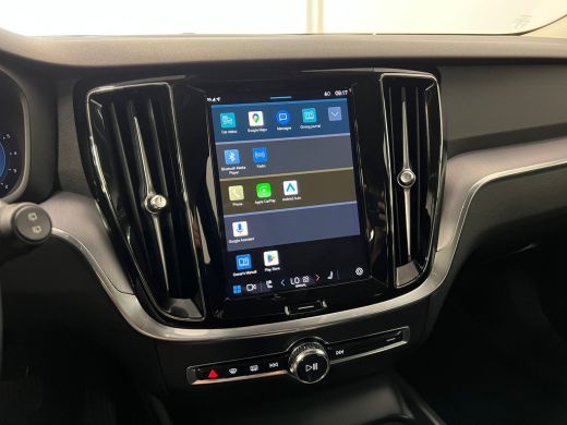 Volvo  V60 B3 Essential Edition | Achterbank verwarmd | Achteruitrijcamera | Cruise control adaptief met Sto... ActivLease financial lease