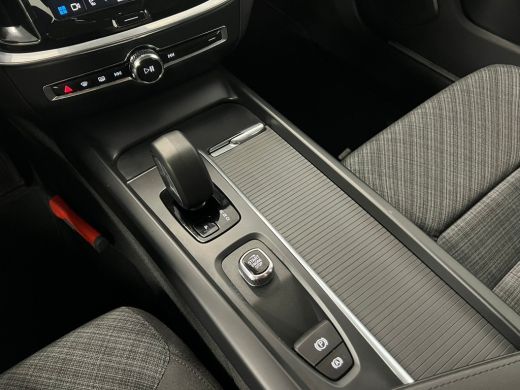 Volvo  V60 B3 Essential Edition | Achterbank verwarmd | Achteruitrijcamera | Cruise control adaptief met Sto... ActivLease financial lease