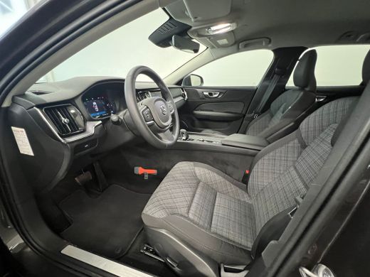Volvo  V60 B3 Essential Edition | Achterbank verwarmd | Achteruitrijcamera | Cruise control adaptief met Sto... ActivLease financial lease