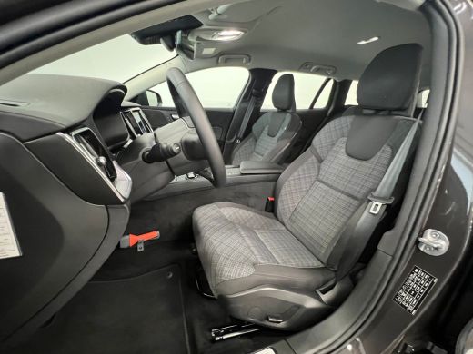 Volvo  V60 B3 Essential Edition | Achterbank verwarmd | Achteruitrijcamera | Cruise control adaptief met Sto... ActivLease financial lease