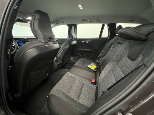Volvo  V60 B3 Essential Edition | Achterbank verwarmd | Achteruitrijcamera | Cruise control adaptief met Sto... ActivLease financial lease