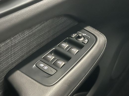 Volvo  V60 B3 Essential Edition | Achterbank verwarmd | Achteruitrijcamera | Cruise control adaptief met Sto... ActivLease financial lease