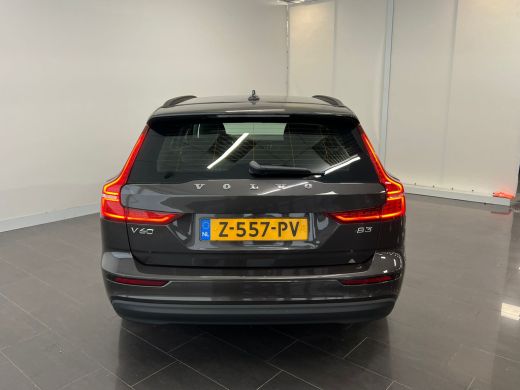 Volvo  V60 B3 Essential Edition | Achterbank verwarmd | Achteruitrijcamera | Cruise control adaptief met Sto... ActivLease financial lease