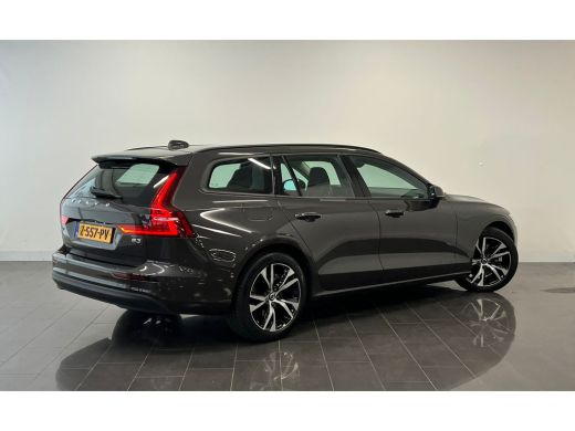 Volvo  V60 B3 Essential Edition | Achterbank verwarmd | Achteruitrijcamera | Cruise control adaptief met Sto... ActivLease financial lease