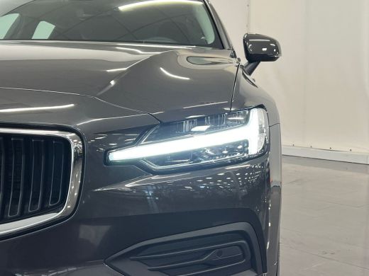 Volvo  V60 B3 Essential Edition | Achterbank verwarmd | Achteruitrijcamera | Cruise control adaptief met Sto... ActivLease financial lease