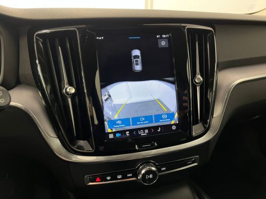 Volvo  V60 B3 Essential Edition | Achterbank verwarmd | Achteruitrijcamera | Cruise control adaptief met Sto... ActivLease financial lease