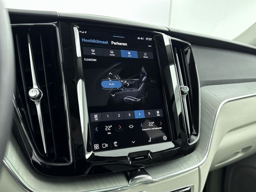 Volvo  XC60 2.0 T6 Plug-in hybrid AWD Plus Bright | Trekhaak | Panoramadak | 21 inch LM | PDC V+A + Camara | ... ActivLease financial lease