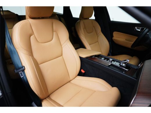 Volvo  XC60 T6 355PK Plus Bright | 360° | Massage | Ventilatie | Panoramadak | Luchtvering | Trekhaak | Memory ActivLease financial lease