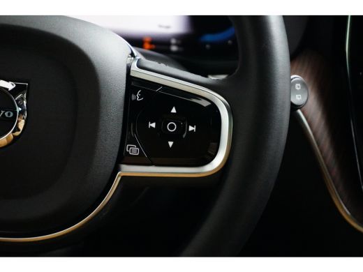 Volvo  XC60 T6 355PK Plus Bright | 360° | Massage | Ventilatie | Panoramadak | Luchtvering | Trekhaak | Memory ActivLease financial lease