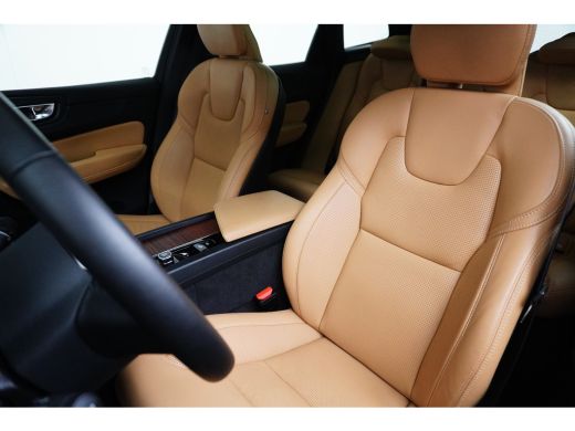 Volvo  XC60 T6 355PK Plus Bright | 360° | Massage | Ventilatie | Panoramadak | Luchtvering | Trekhaak | Memory ActivLease financial lease