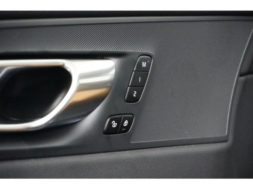 Volvo  XC60 T6 355PK Plus Bright | 360° | Massage | Ventilatie | Panoramadak | Luchtvering | Trekhaak | Memory ActivLease financial lease