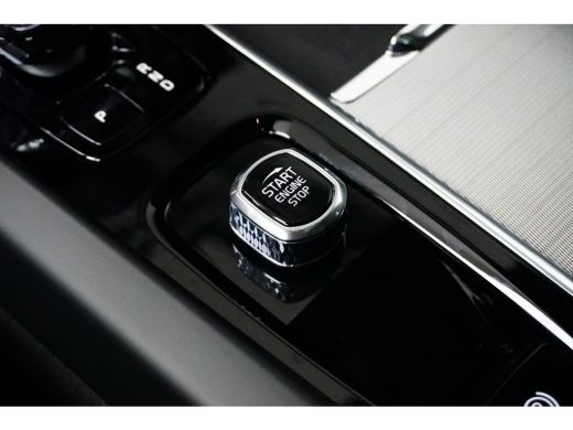 Volvo  XC60 T6 Plug-in hybrid AWD Plus Dark | 360 graden camera | Achterbank verwarmd | Apple Carplay/Android... ActivLease financial lease